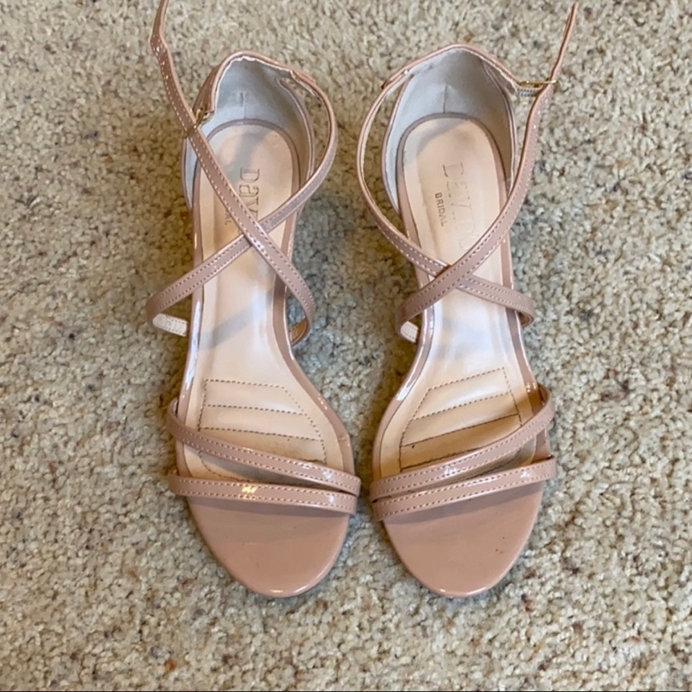 Very classy, comfortable shoes. Worn 1x to a wedding.